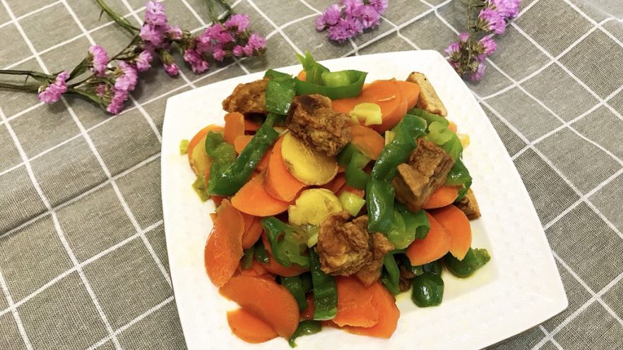 油梭子炒胡萝卜