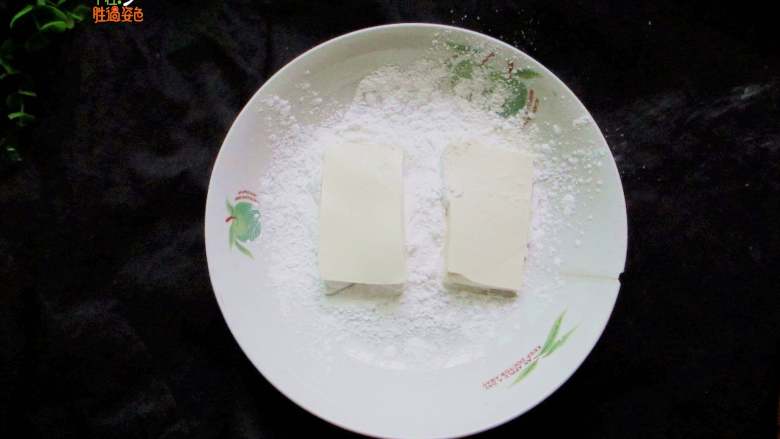 茄汁脆皮豆腐,豆腐裹上一层干淀粉