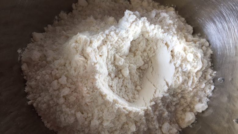 简易版陕西小吃烩麻食,取适量的面粉,这些200g面粉我和孩子可以吃3顿,请酌情增减
