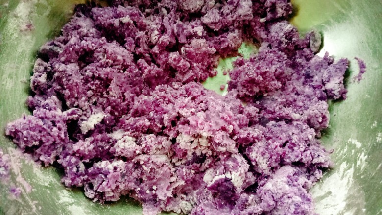 紫薯糯米饼,搅拌均匀