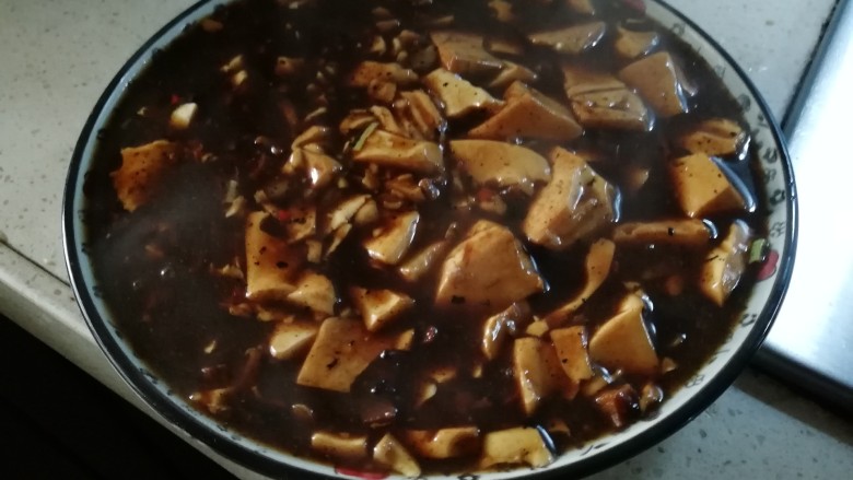 麻辣豆腐,起锅,去多余汤汁