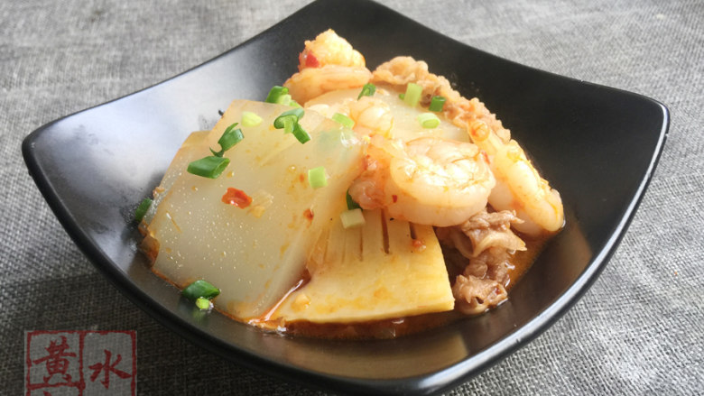三鲜凉粉,装盘