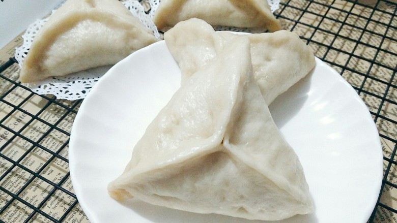 糖三角,蒸好的糖三角记住不要立刻取出来,不然会回缩。