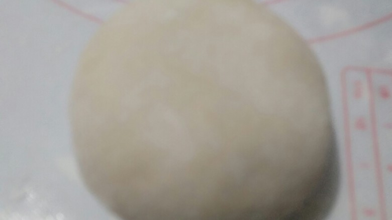 荷叶饼,赶出气泡,揉成大面团。