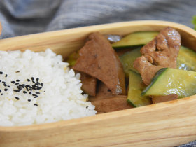 感觉完全不搭的两种食材，这么一炒没想到还有点好吃