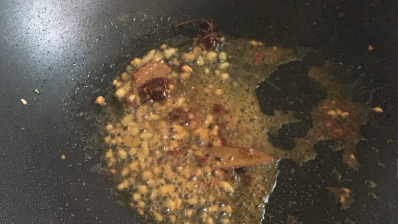 无辣～水煮肉片,放点<a style='color:red;display:inline-block;' href='/shicai/ 705'>豆瓣酱</a>
喜欢辣的可以放干辣椒、剁椒等