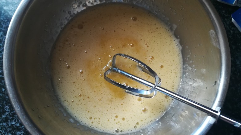 神奇的玛德琳,打到白糖基本融合，如图所示就好了