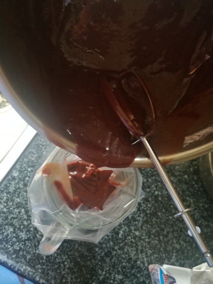 神奇的玛德琳,把面糊糊倒进裱花袋