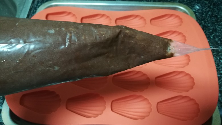 神奇的玛德琳,裱花袋剪开一个口子