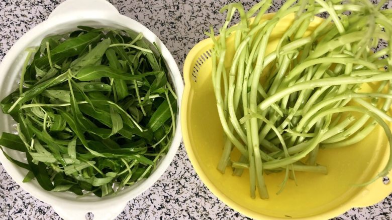 空心菜/通菜(一菜两吃),空心菜洗干净后,把叶子摘下来和梗分开放