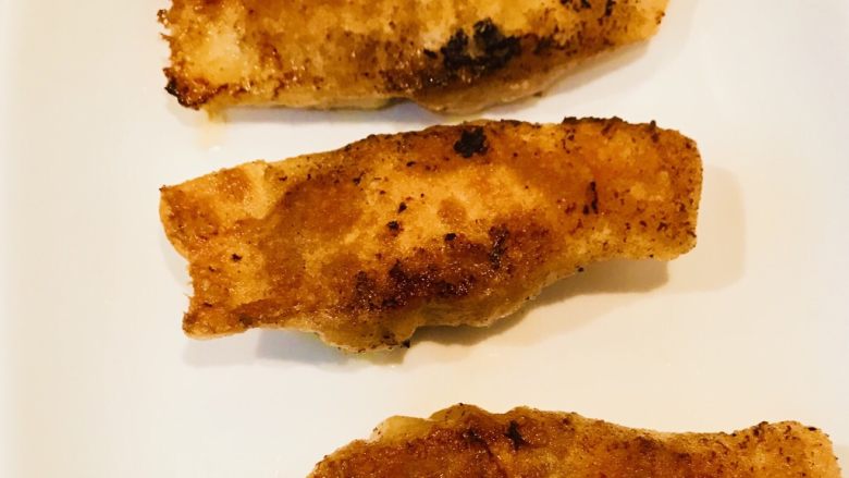 香煎锅贴儿,成品图 香香脆脆 鲜美多汁的锅贴儿 沾上香醋您和家人一定会喜欢的吧😍😍😍
