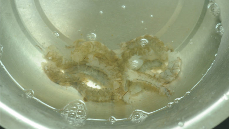 麦豆炒虾仁,虾,剥掉颗,去虾线,洗干净