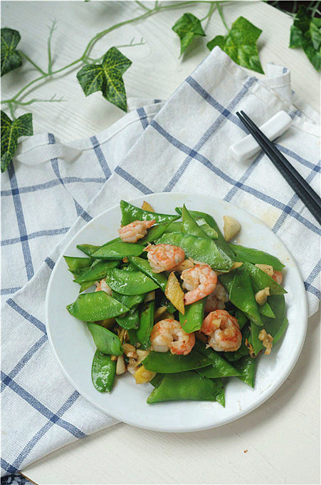 麦豆炒虾仁,翻炒均匀即可出锅