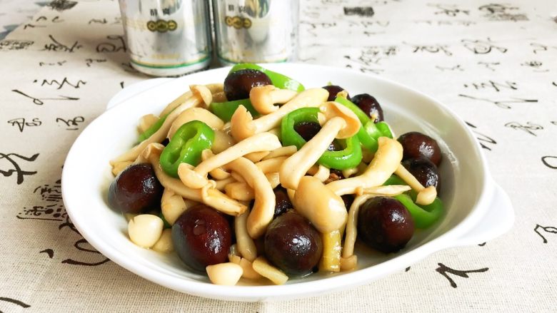 菌类料理+白玉菇烧香卤鹌鹑蛋,白玉菇烧香卤鹌鹑蛋做好了