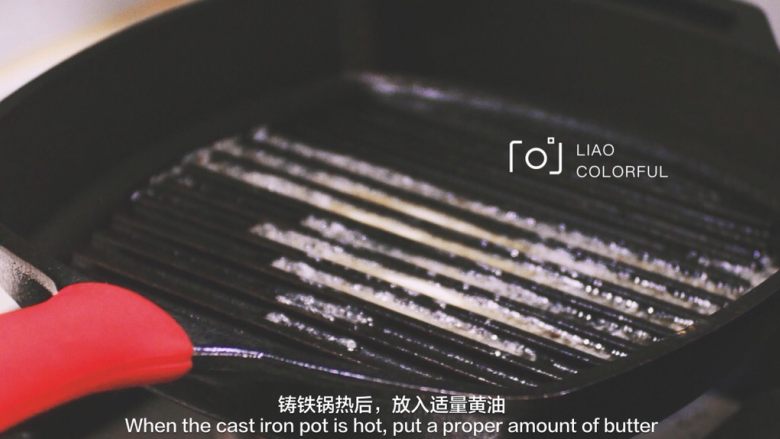 快手煎牛排🥩,一定用黄油,你问为什么不能用玉米油、橄榄油?好吧,你自己喜欢咯😄反正我每次用的黄油。