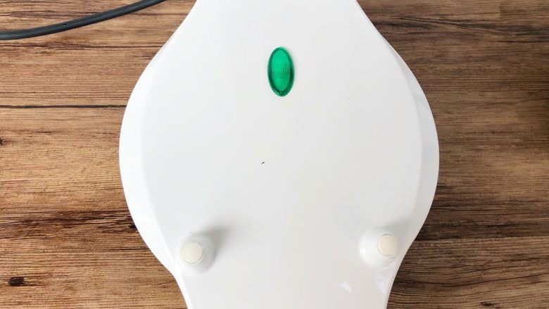 鸡蛋仔,停留三四秒,马上翻面