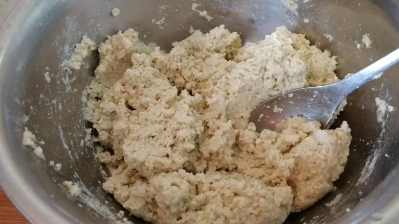 快手早餐&葱香豆腐鸡蛋饼,搅拌均匀(如图)