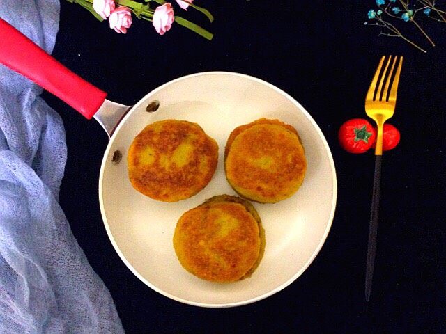 煎双薯饼,软软糯糯的口感,淡淡的香甜