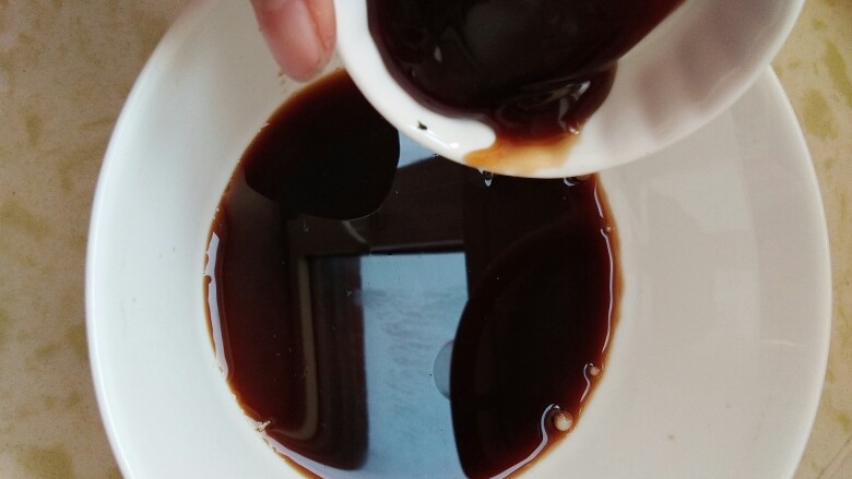 麻辣粉酸甜口,饿了就要吃一口,在倒入<a style='color:red;display:inline-block;' href='/shicai/ 721'>蚝油</a>。