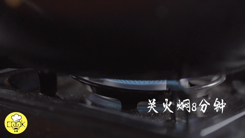 1分钟学会夜宵届扛把子『卤味麻辣小龙虾』,煮好后关火,不要打开锅盖,继续用余温焖8分钟