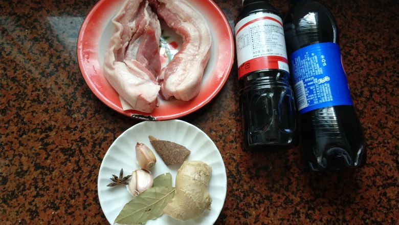 可乐五花肉,首先将所有食材准备好