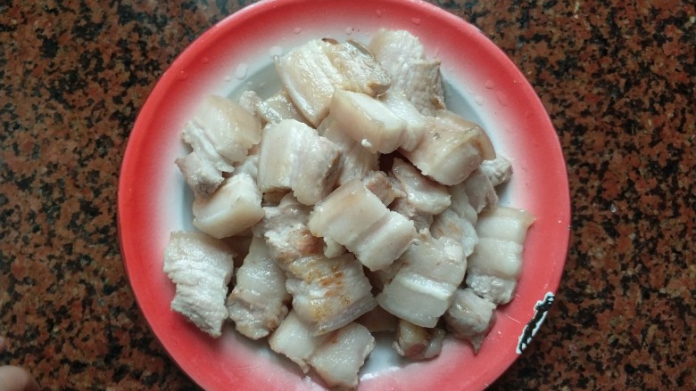 可乐五花肉,煎好的五花肉