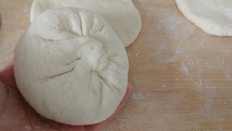 香葱猪肉馅饼,包好的(如图)