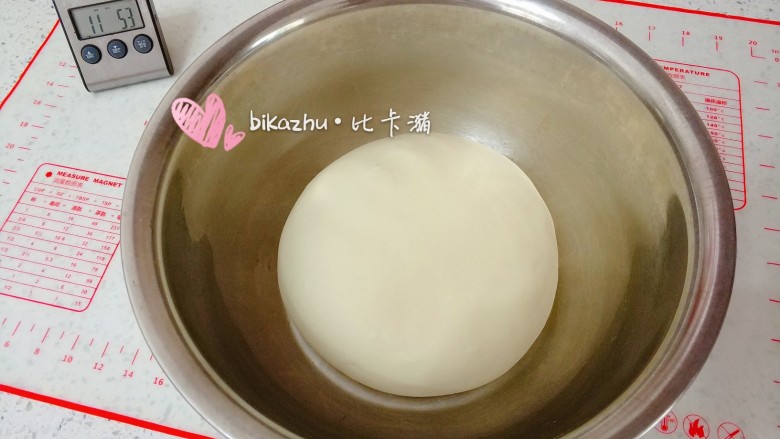 鲜肉生煎发面饼,面团揉光滑