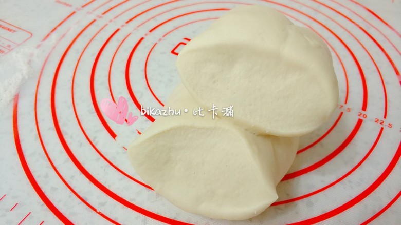 鲜肉生煎发面饼,发酵好的面团排气、分割小份