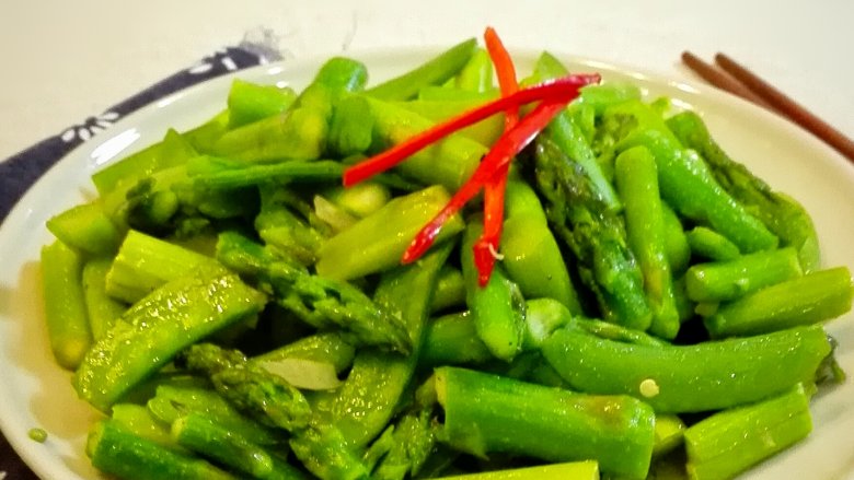 芦笋炒荷兰豆,非常爽脆