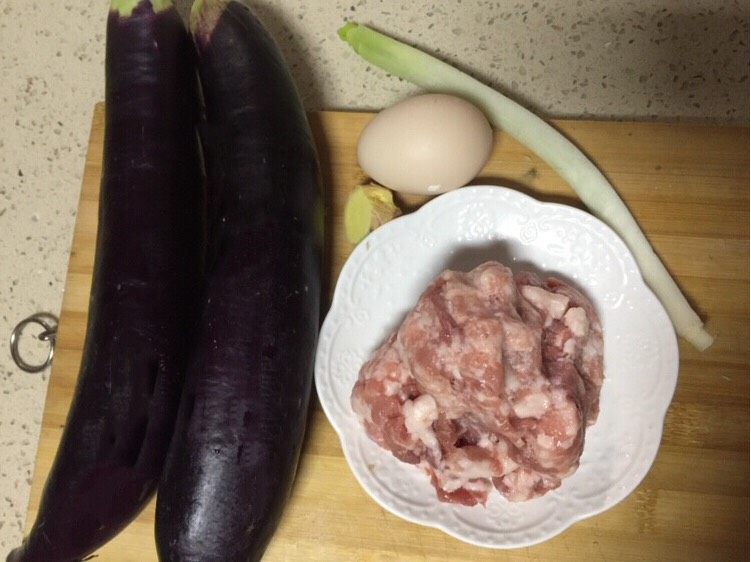 酸辣开胃茄夹盒,准备所需食材