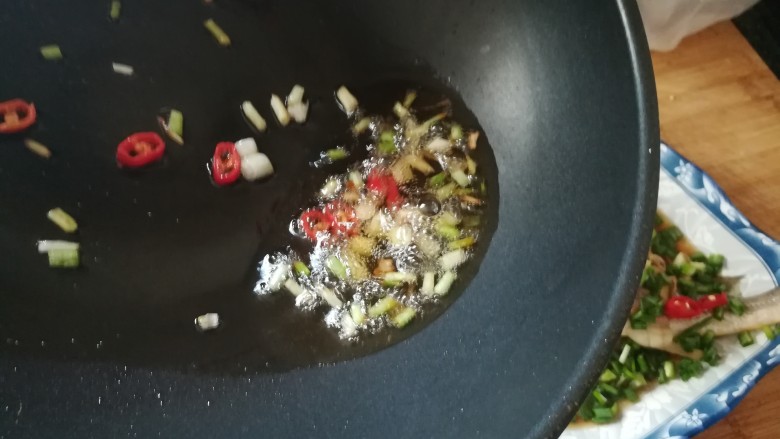 #舌尖上的乡愁#好看更好吃的清蒸黄瓜鱼,把油烧开快速浇到鱼身上,动作一定要快哦