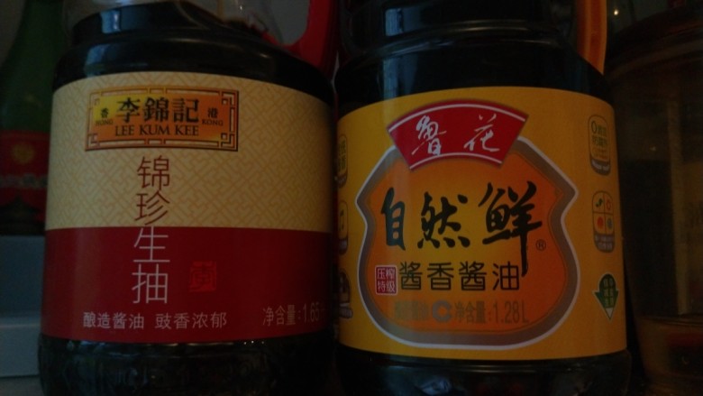 红烧黄花,<a style='color:red;display:inline-block;' href='/shicai/ 788'>生抽</a>,酱油个倒入15克。