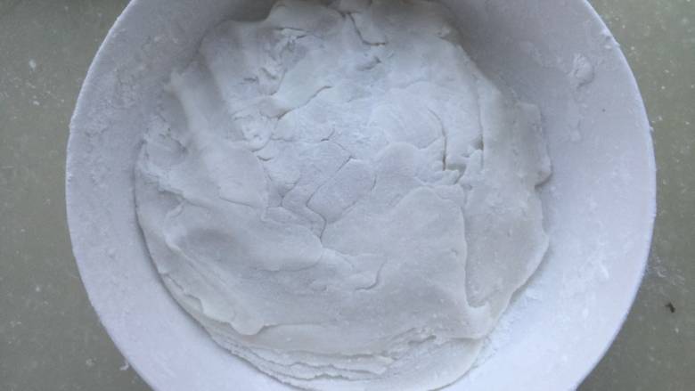 黑芝麻花生汤圆,盖上盖子醒一会