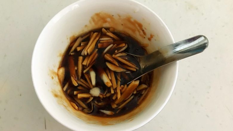 香辣鸡丝,调匀,料汁做好了