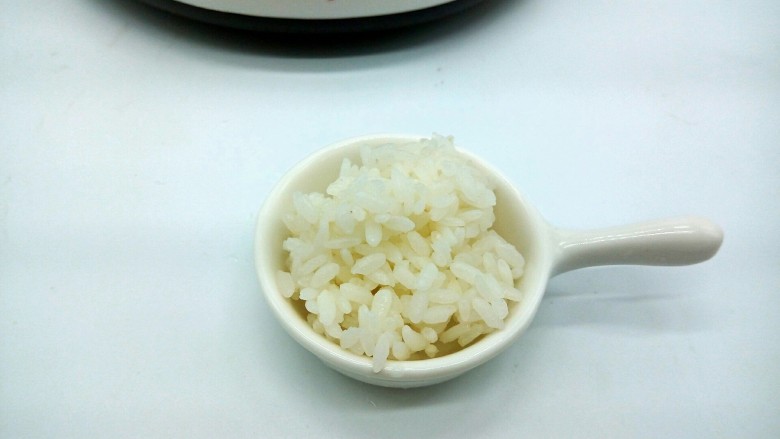 【宝宝辅食】鳕鱼什锦糊,<a style='color:red;display:inline-block;' href='/shicai/ 507'>米饭</a>准备25克,想要稠一点,可以加10克