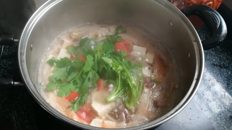 #客家美食#牛肉汤,最后放<a style='color:red;display:inline-block;' href='/shicai/ 3265'>芫荽</a>,马上起锅