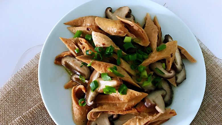 豆笋炒香菇,补钙是能手,成品图。