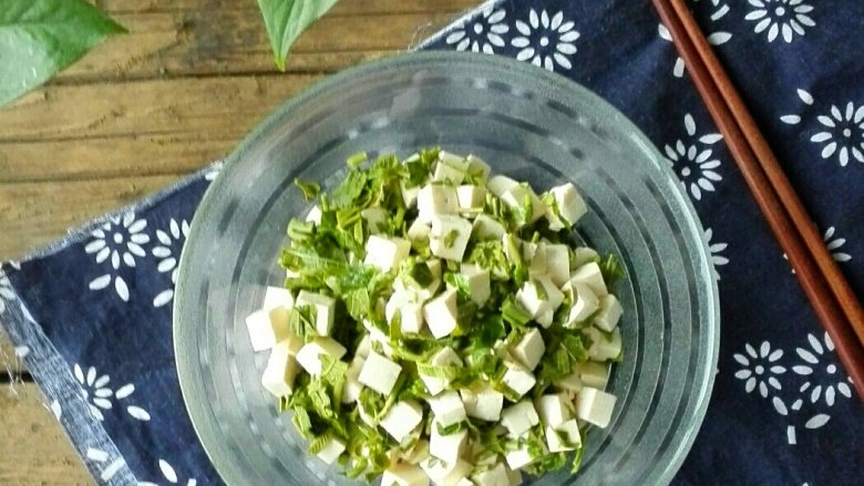 香椿拌豆腐,成品,很香,
