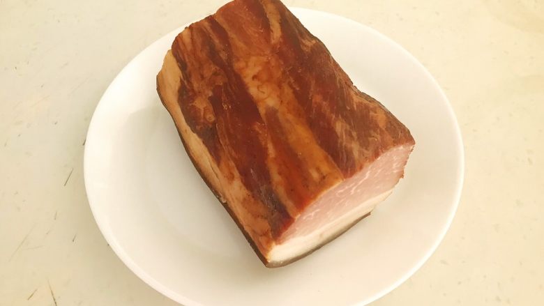 苦菊卷黑椒腊肉,<a style='color:red;display:inline-block;' href='/shicai/ 436'>腊肉</a>