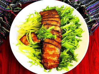 苦菊卷黑椒腊肉