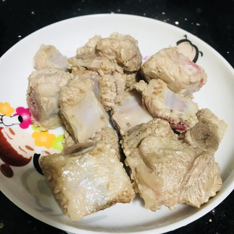 简易家常糖醋排骨,渍干水备用