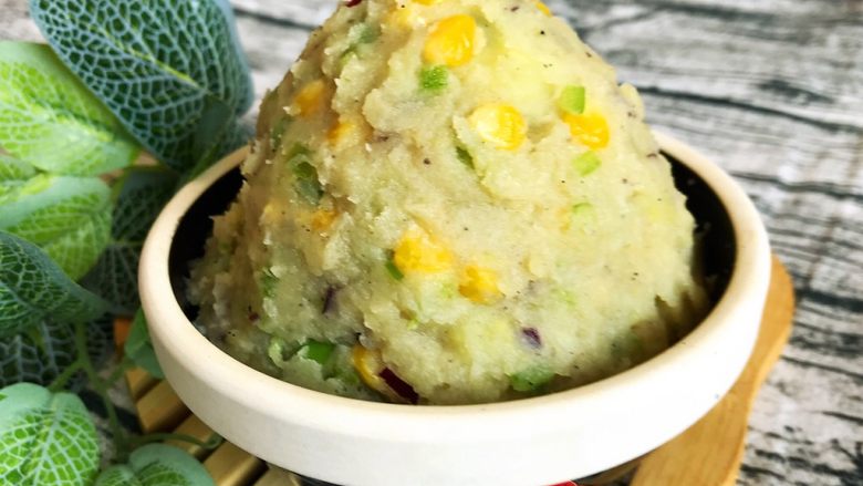 杂蔬玉米土豆泥,软糯清香的杂蔬玉米土豆泥,可以当菜,也可以当饭,口感特棒~