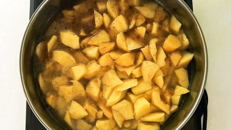 杂蔬玉米土豆泥,加入开水,水量与土豆持平即可