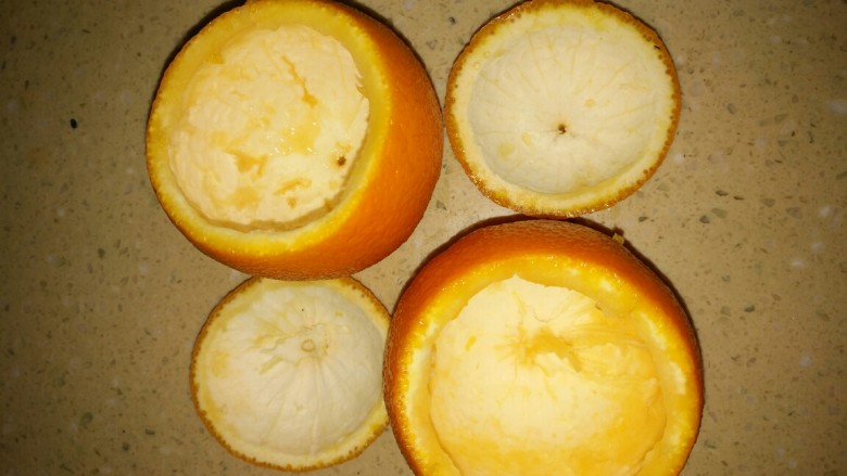 橙汁蛋羹,<a style='color:red;display:inline-block;' href='/shicai/ 626'>橙子</a>皮准备好