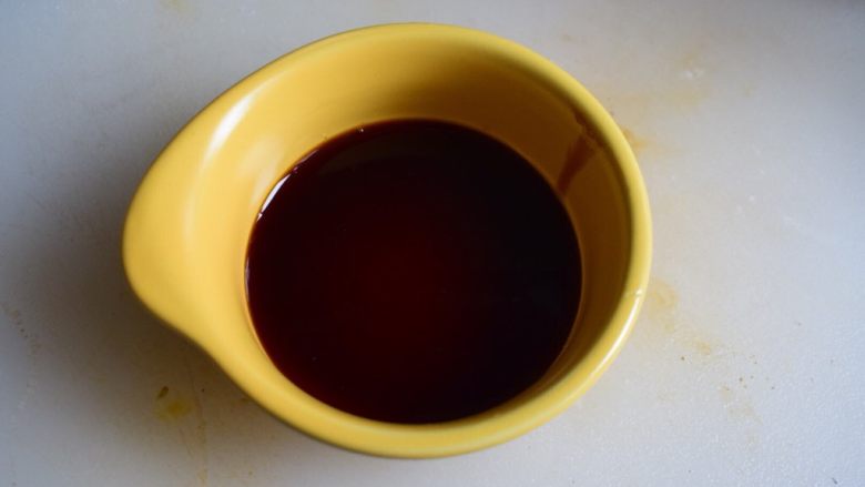照烧鳕鱼饭,<a style='color:red;display:inline-block;' href='/shicai/ 10326'>照烧酱</a>DIY可以用我们吃饭的常规汤勺,日式酱油3勺,蚝油半勺,生抽半勺,盐1茶匙,鸡精半茶匙,老醋半勺混合微波炉1分钟就可以啦!