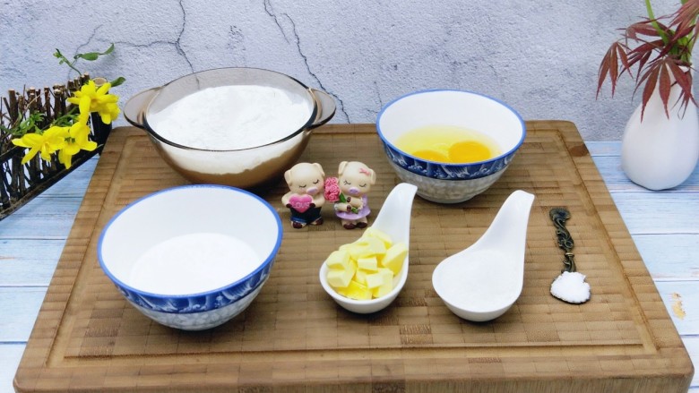 #辅食计划#华夫饼~酵母版,准备食材:并称重。