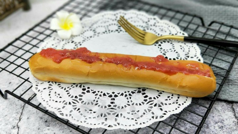 #辅食计划#松软牛奶棒,孩子特别喜欢。宝贝自己还做的~(^_^)夹了草莓酱。