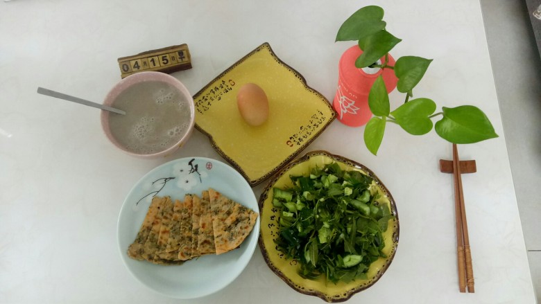 无油西红柿香椿脆饼,啦啦啦~开吃了