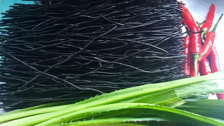 凉拌蕨根粉,准备材料(主要材料)